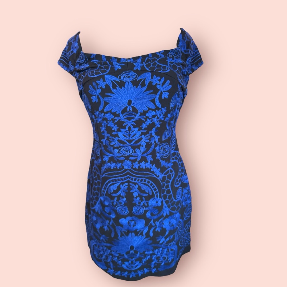 Foxiedox cocktail dress‎ mini Anthropologie embroidery Blue bodycon Floral 6